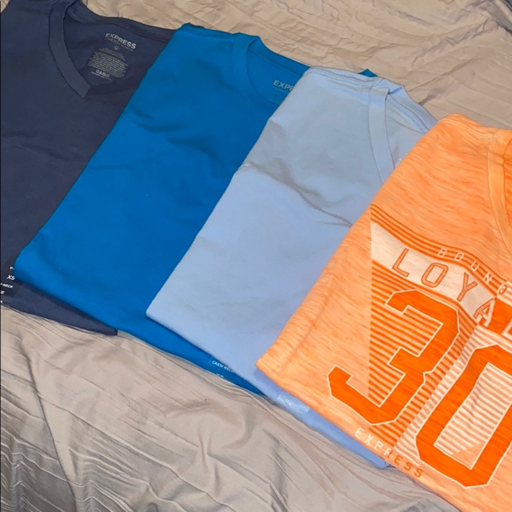 4 Men’s Express T-Shirts
